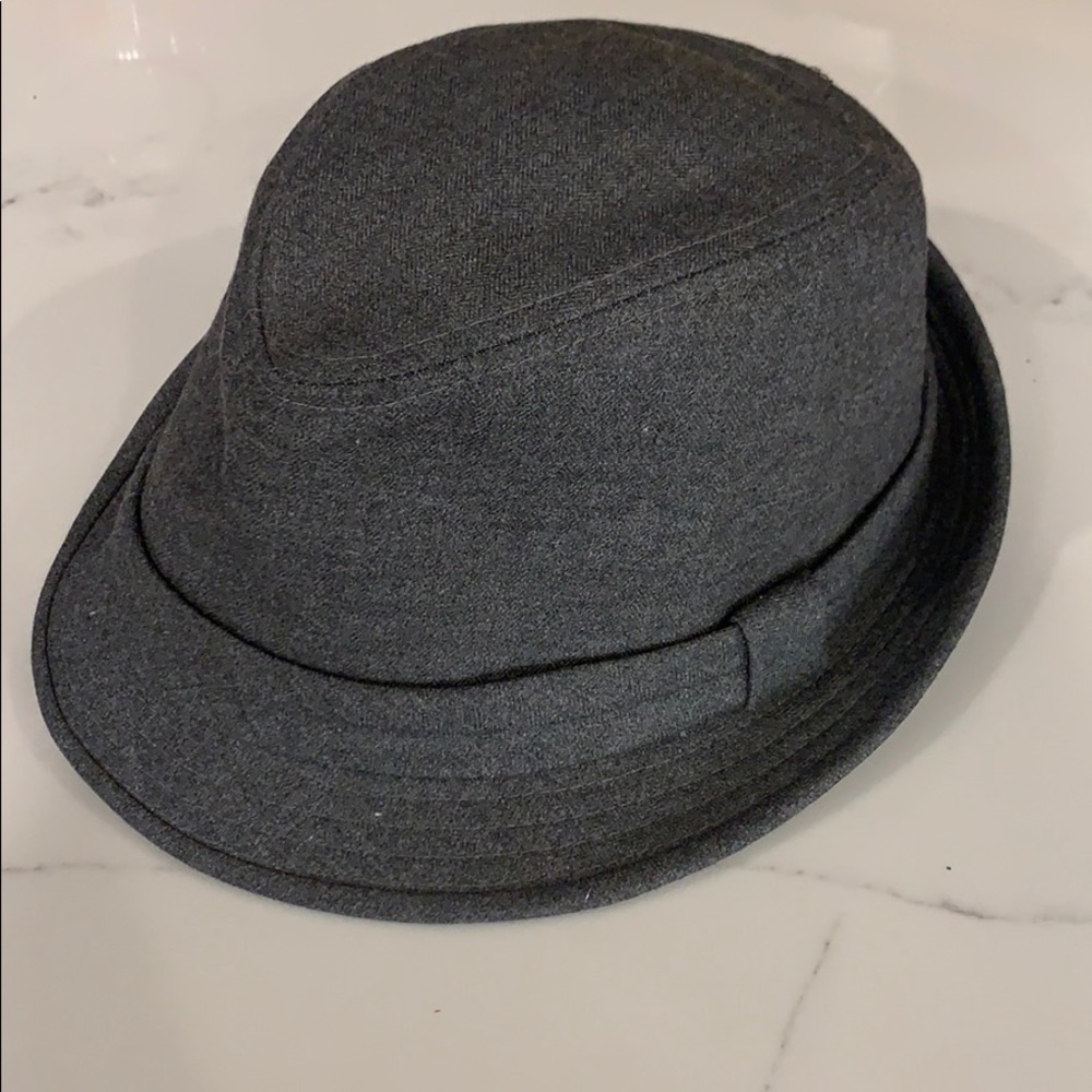 Stylish Gray Hat - image 2